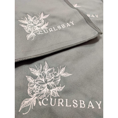 Curlsbay Happy Hair Towel grey rýchloschnúci uterák z mikrovlákna, jemný materiál, znižuje frizz, vhodný pre kučeravé vlasy