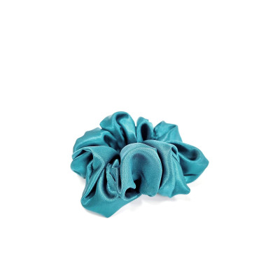 Saténová maxi scrunchie smaragdová – jemná ochrana vlasov