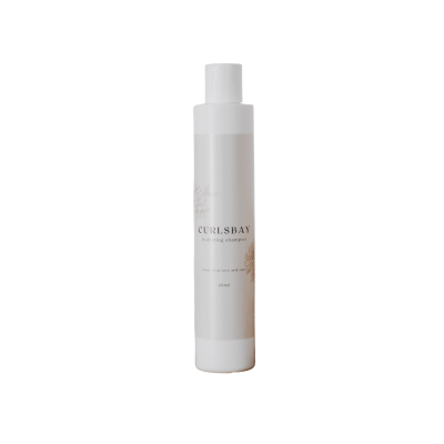Curlsbay Hydrating Shampoo 250ml bez sulfátov pre suché a citlivé vlasy, s ľanovým, arganovým a konopným olejom a biotínom.