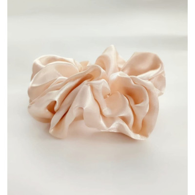 Saténová gumička Scrunchies Metallic Grey – na ochranu vlasov
