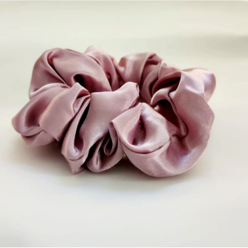 Saténová gumička Scrunchies Metallic Grey – na ochranu vlasov